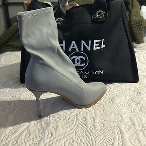 grey ankle boot just in time for fall these boots are perfect for any outfit!